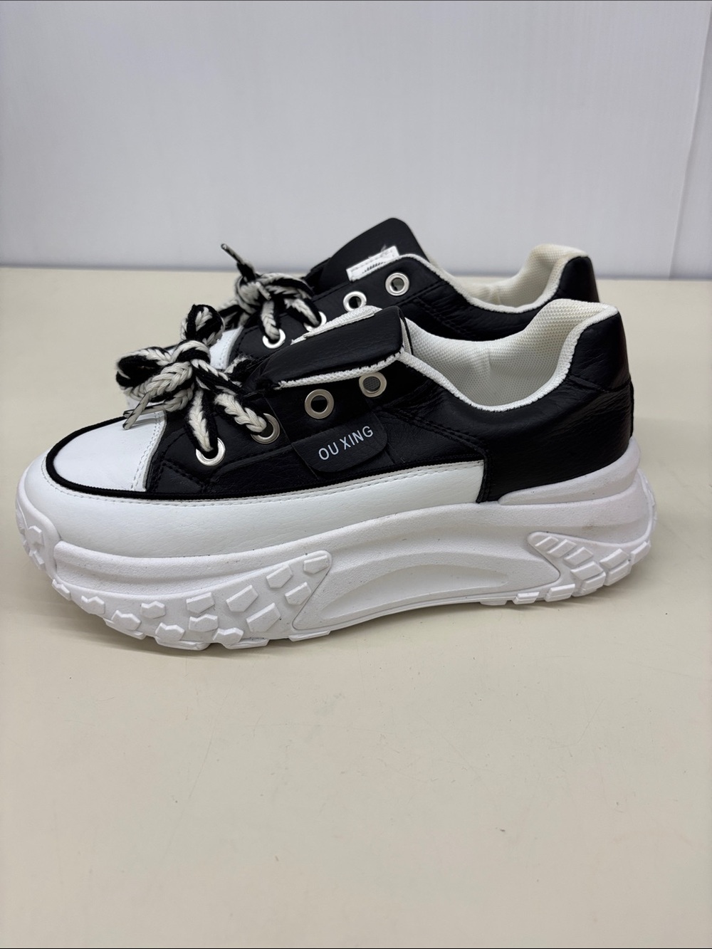 OU Xing Black & White Platform Sneakers for Women - Picture 3 of 7